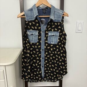 Teddy bear/Denim Button-Up Shirt! Brand new papillon top. Size medium w/ pockets
